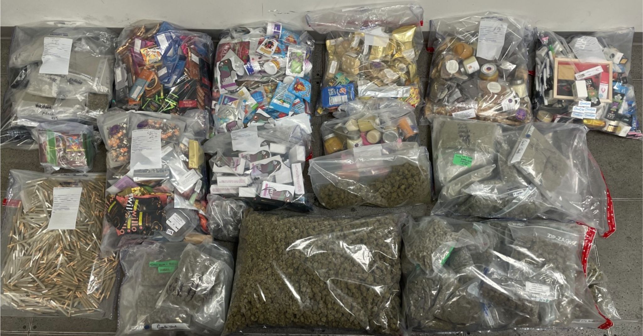 Toronto police raid unlicensed dispensary, seize products and arrest 6